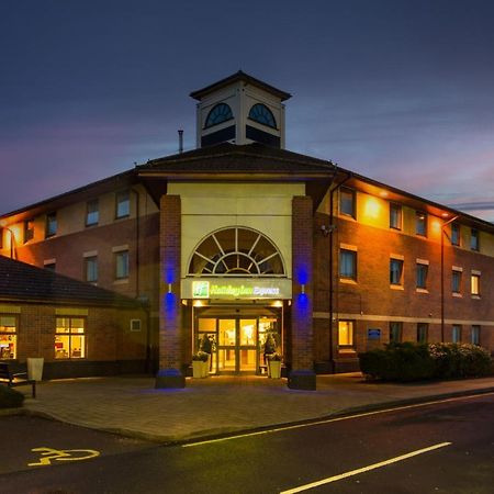 Holiday Inn Express Warwick - Stratford-Upon-Avon, An Ihg Hotel Εξωτερικό φωτογραφία