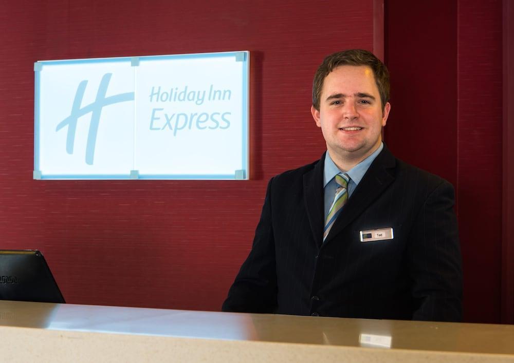 Holiday Inn Express Warwick - Stratford-Upon-Avon, An Ihg Hotel Εξωτερικό φωτογραφία