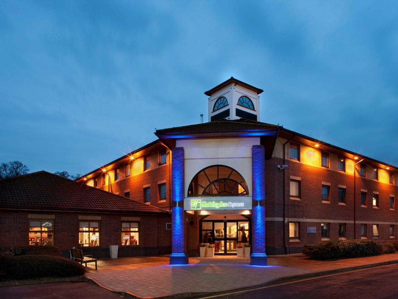 Holiday Inn Express Warwick - Stratford-Upon-Avon, An Ihg Hotel Εξωτερικό φωτογραφία