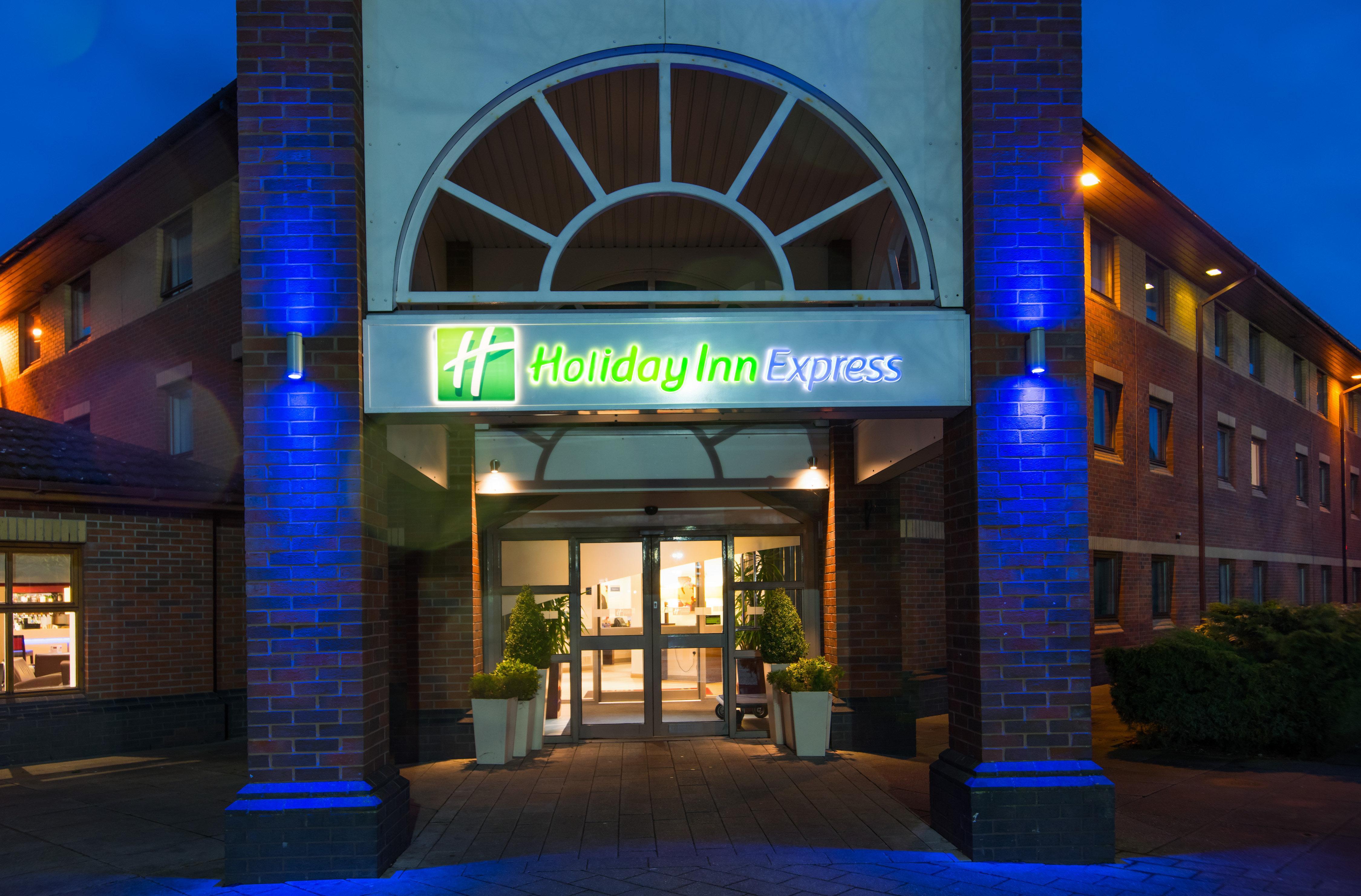 Holiday Inn Express Warwick - Stratford-Upon-Avon, An Ihg Hotel Εξωτερικό φωτογραφία