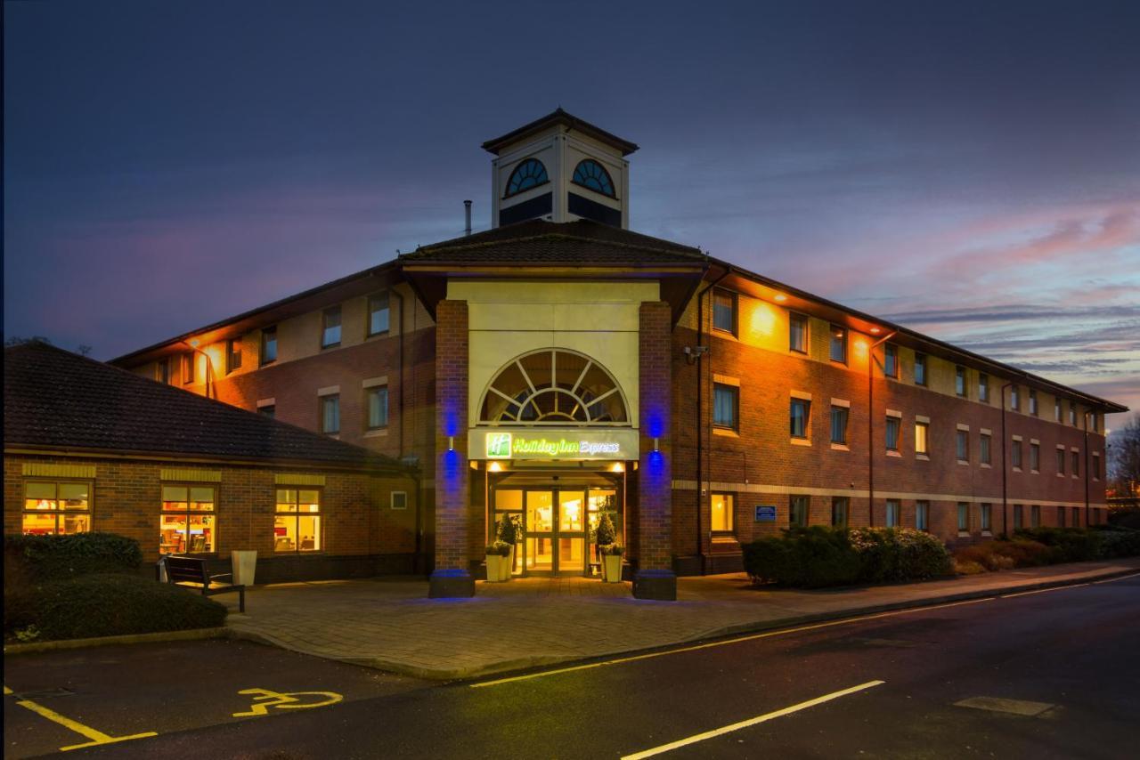 Holiday Inn Express Warwick - Stratford-Upon-Avon, An Ihg Hotel Εξωτερικό φωτογραφία