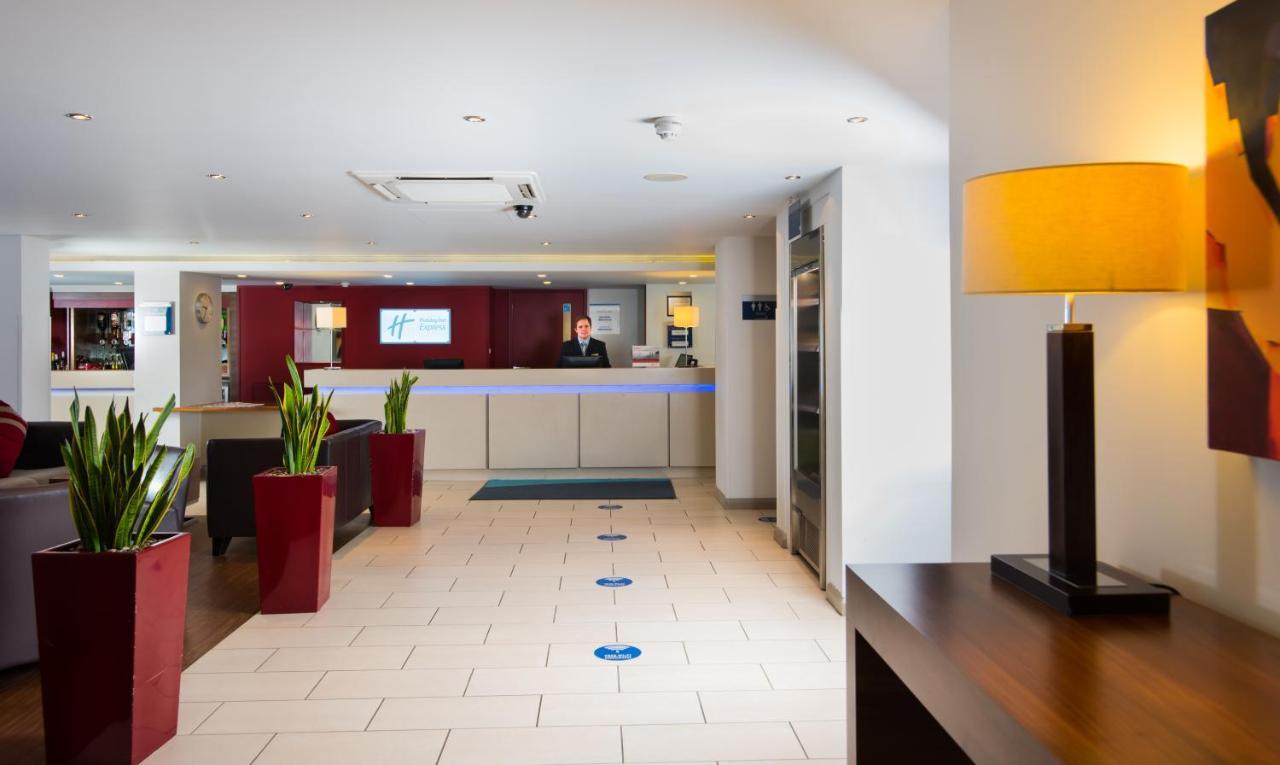 Holiday Inn Express Warwick - Stratford-Upon-Avon, An Ihg Hotel Εξωτερικό φωτογραφία