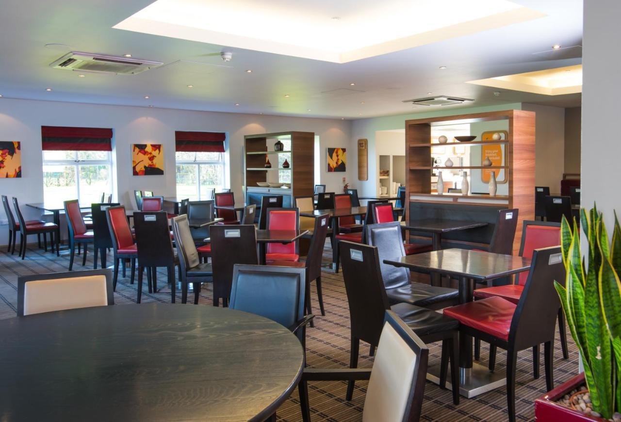 Holiday Inn Express Warwick - Stratford-Upon-Avon, An Ihg Hotel Εξωτερικό φωτογραφία