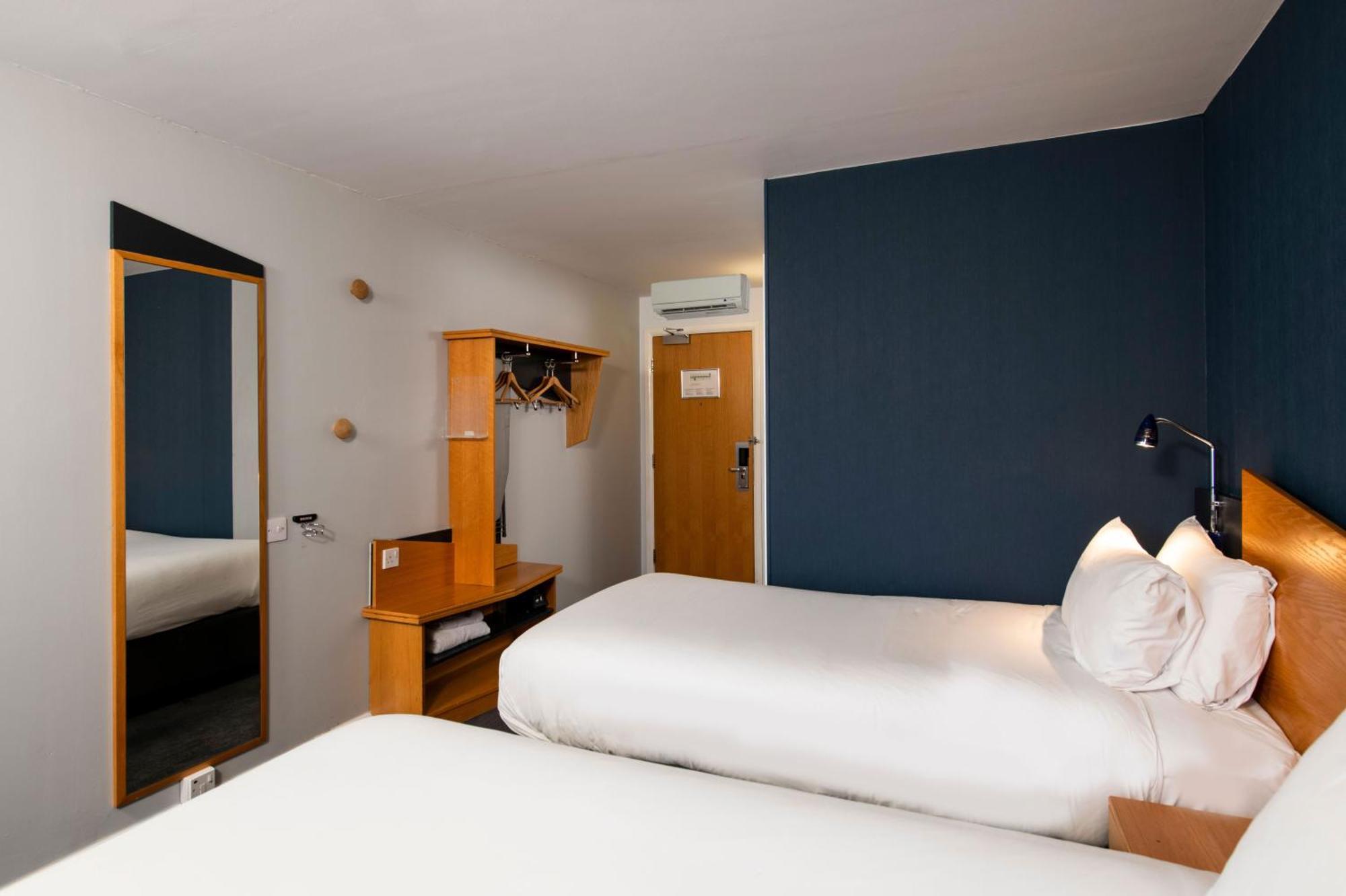 Holiday Inn Express Warwick - Stratford-Upon-Avon, An Ihg Hotel Εξωτερικό φωτογραφία