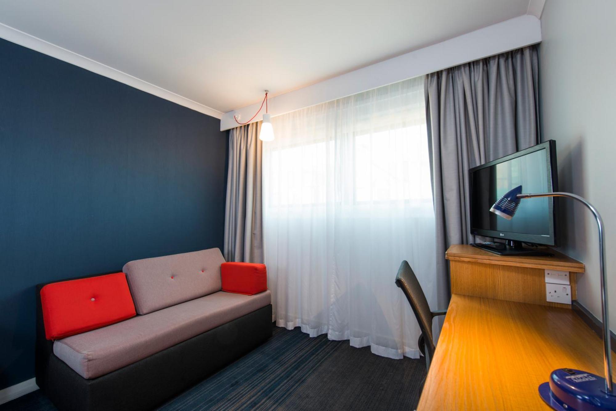 Holiday Inn Express Warwick - Stratford-Upon-Avon, An Ihg Hotel Εξωτερικό φωτογραφία