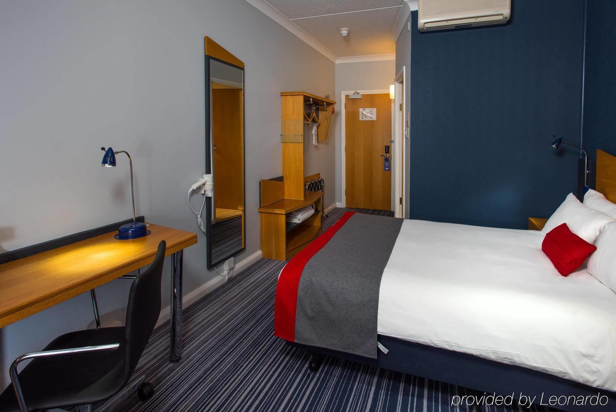 Holiday Inn Express Warwick - Stratford-Upon-Avon, An Ihg Hotel Εξωτερικό φωτογραφία