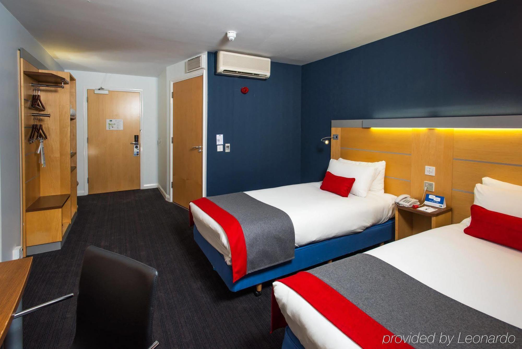 Holiday Inn Express Warwick - Stratford-Upon-Avon, An Ihg Hotel Εξωτερικό φωτογραφία