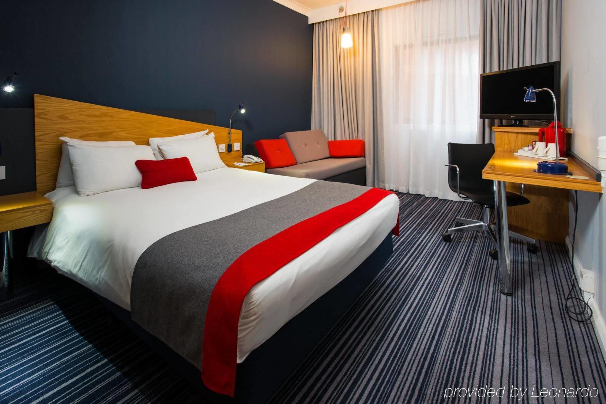 Holiday Inn Express Warwick - Stratford-Upon-Avon, An Ihg Hotel Εξωτερικό φωτογραφία