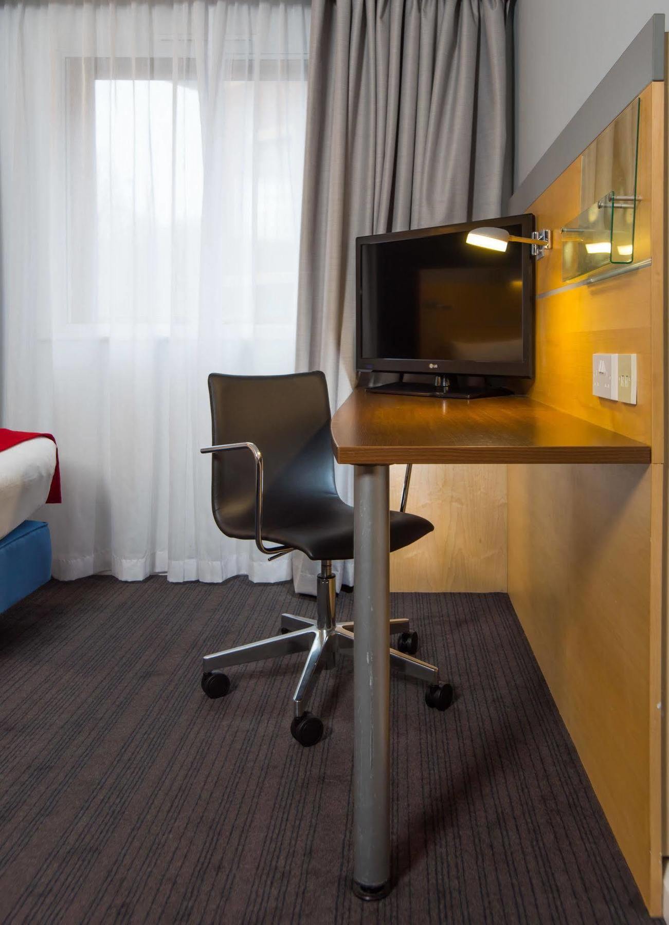 Holiday Inn Express Warwick - Stratford-Upon-Avon, An Ihg Hotel Εξωτερικό φωτογραφία