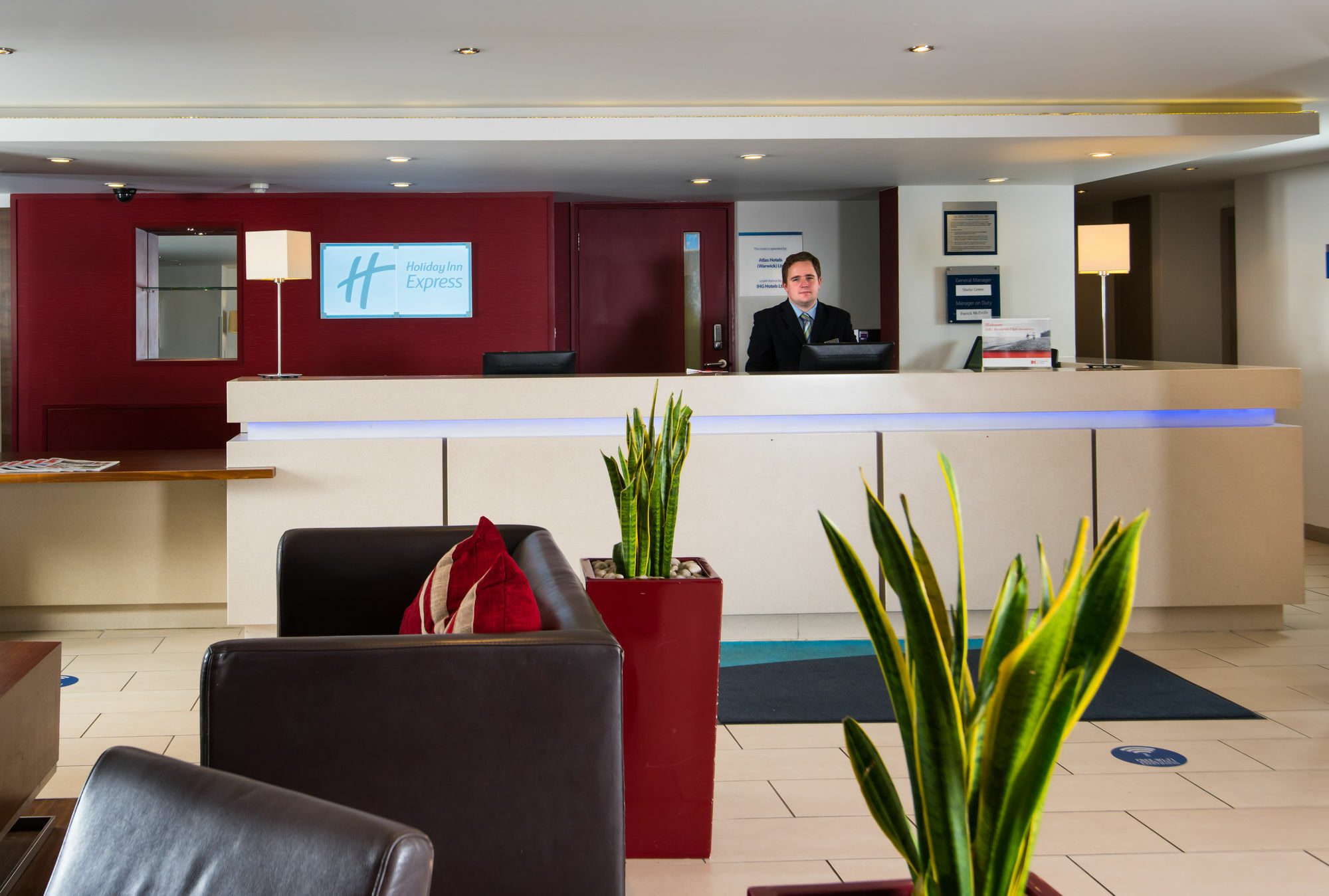 Holiday Inn Express Warwick - Stratford-Upon-Avon, An Ihg Hotel Εξωτερικό φωτογραφία